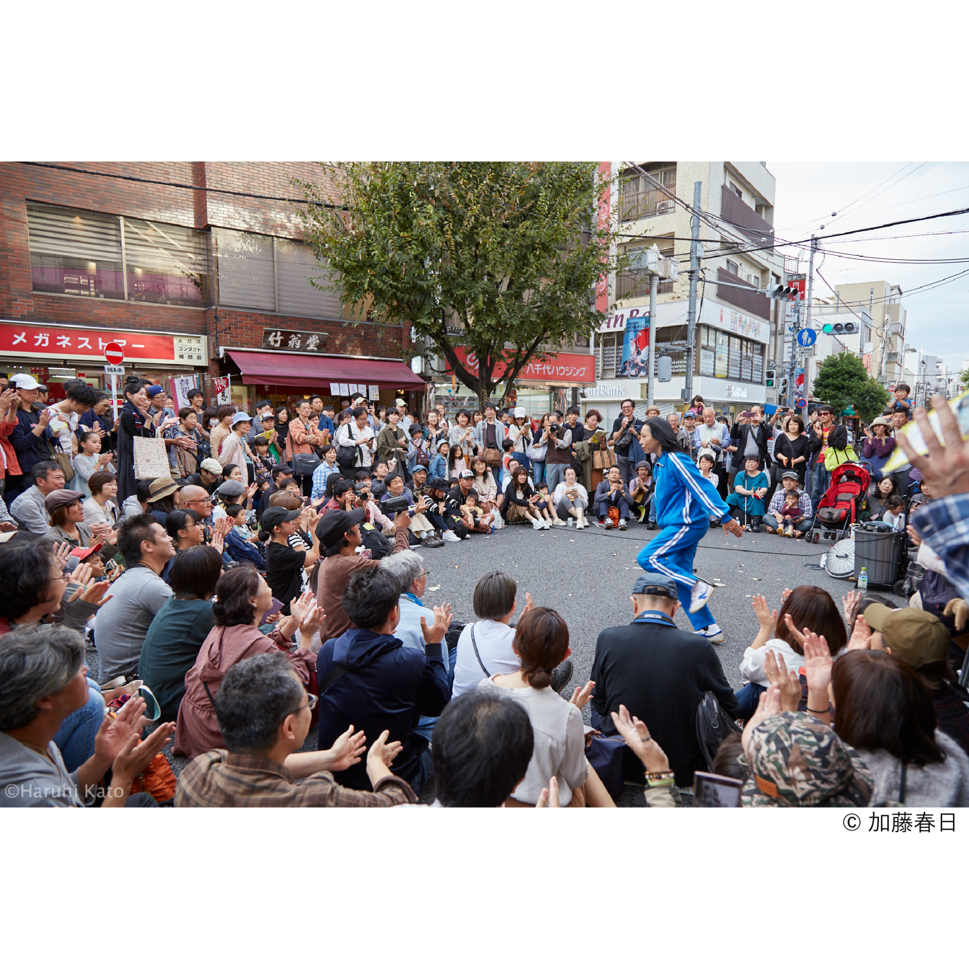 "Sancha de street performance"