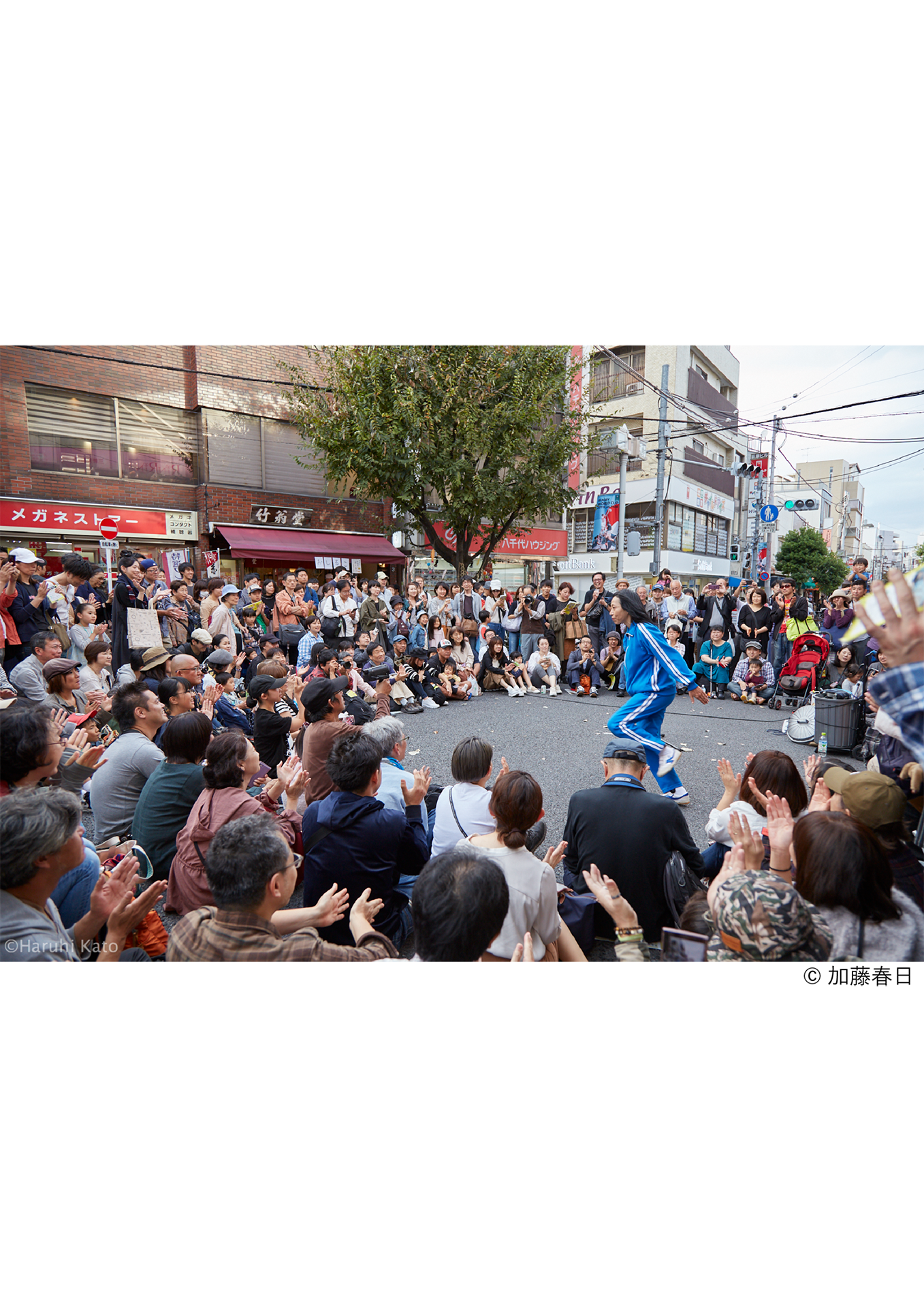 "Sancha de street performance"