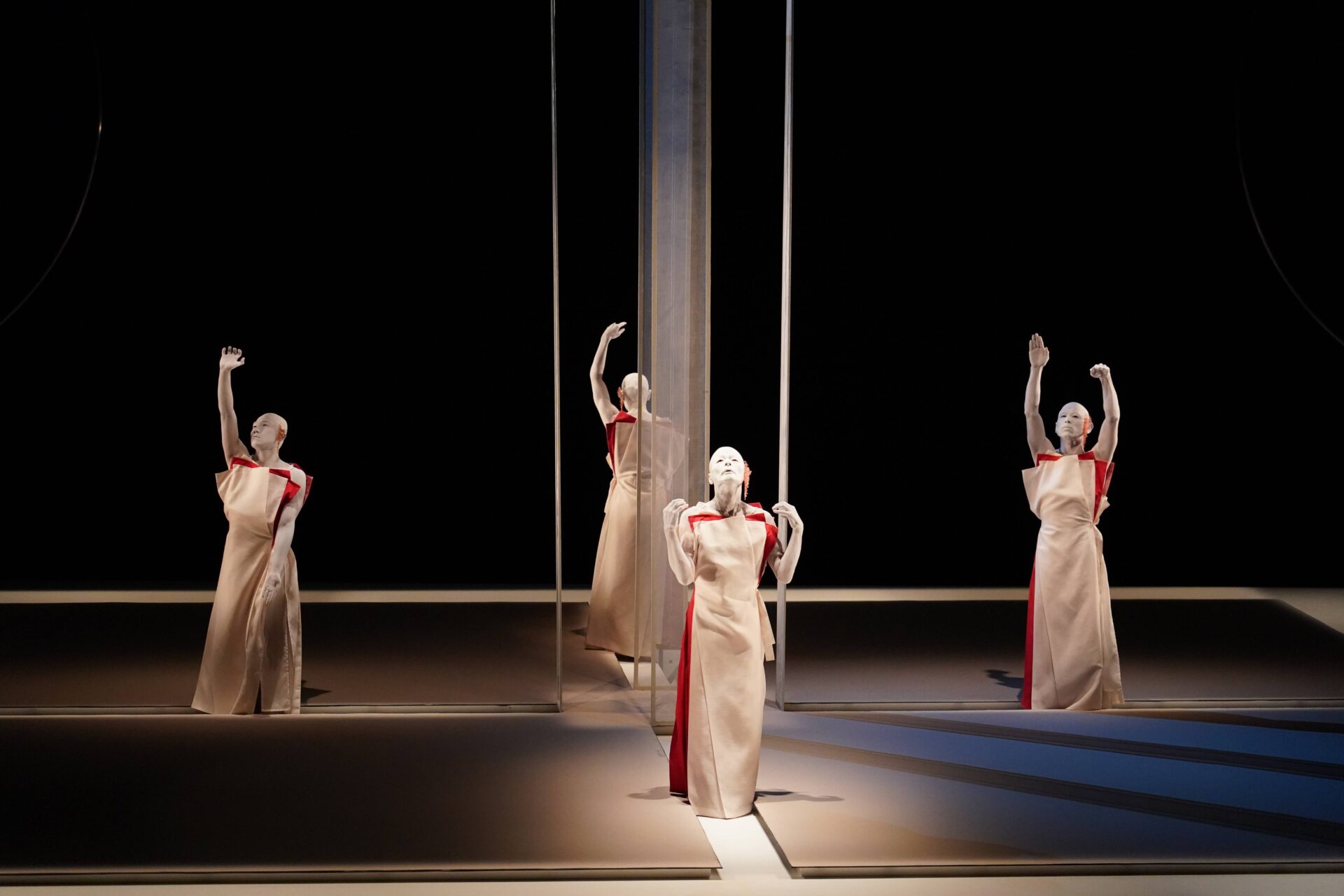 『TOTEM 真空と高み』