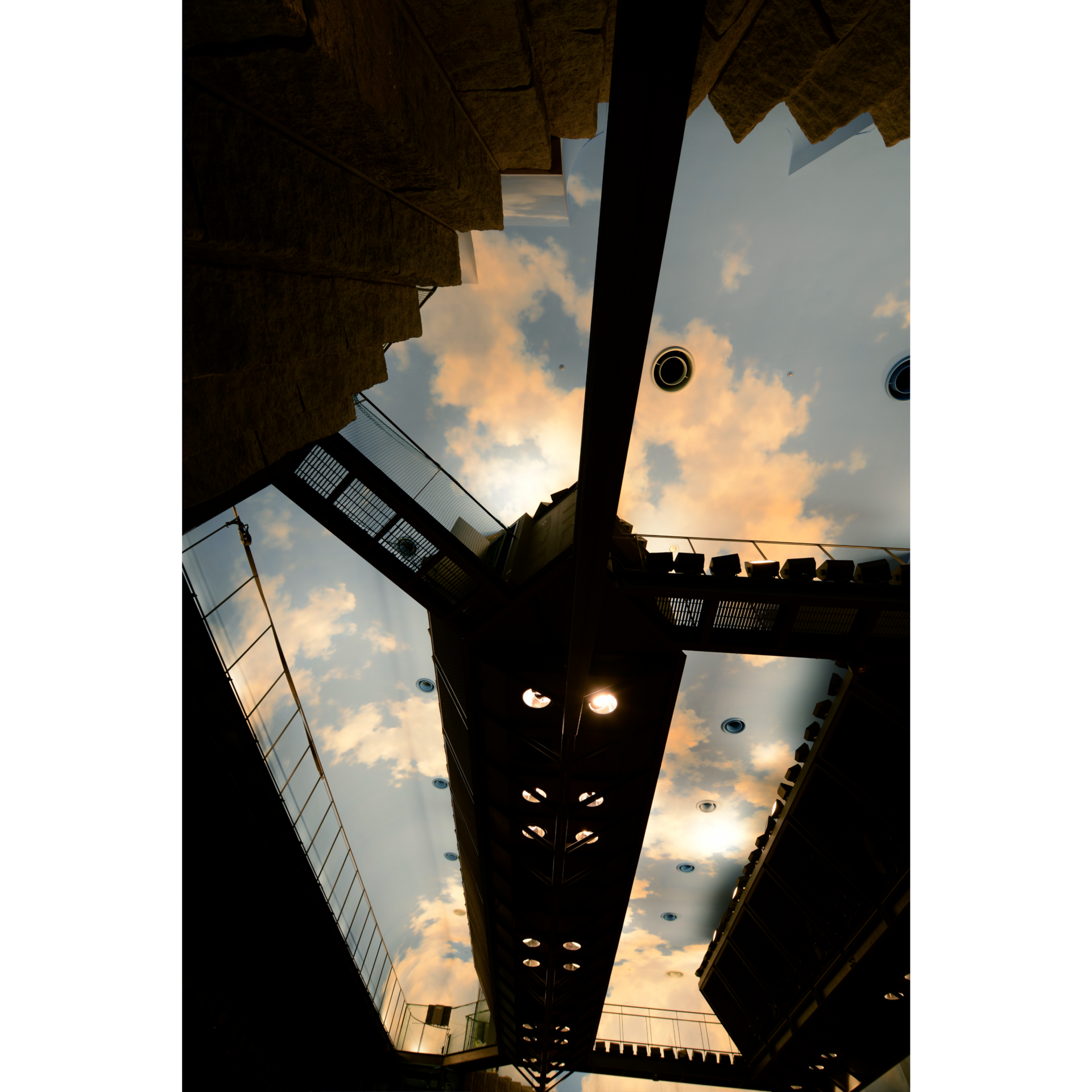 ＜音楽劇『コーカサスの白墨の輪』関連企画＞サヨナラ 世田谷パブリックシアター青空天井  劇場ツアー