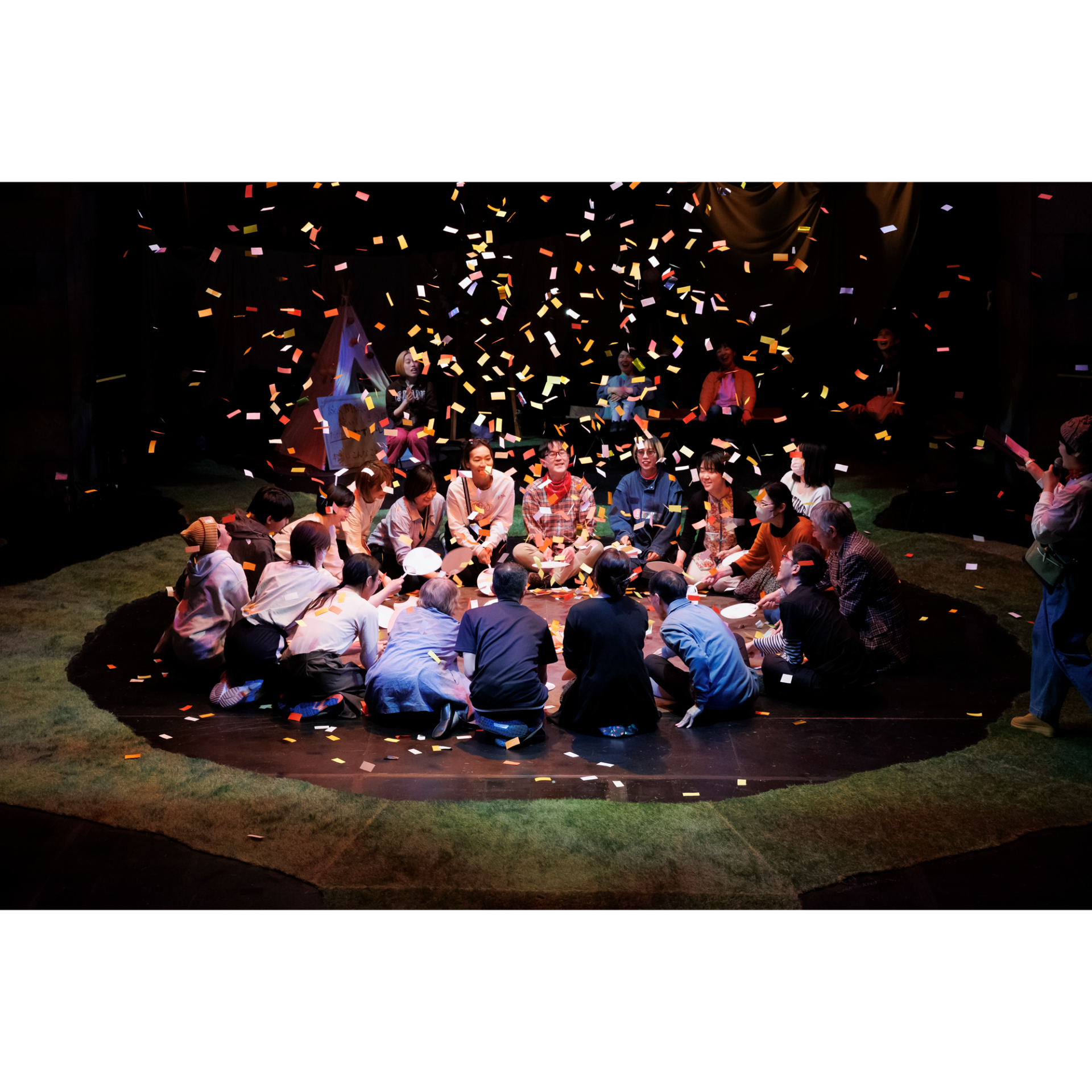 『広場から／広場へ』